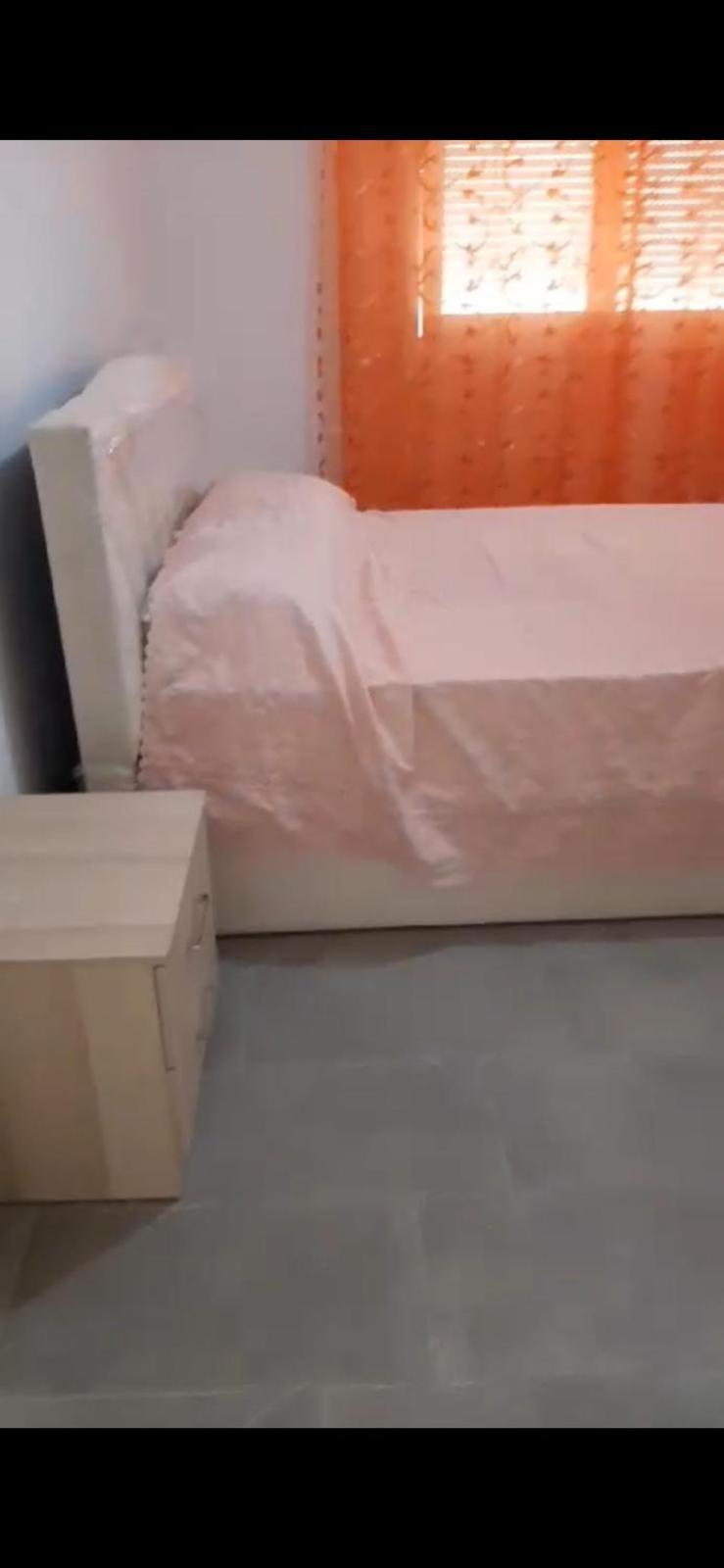 Al Secondo Piano A Qerret Kavaje Albania * Golem (Tirana)